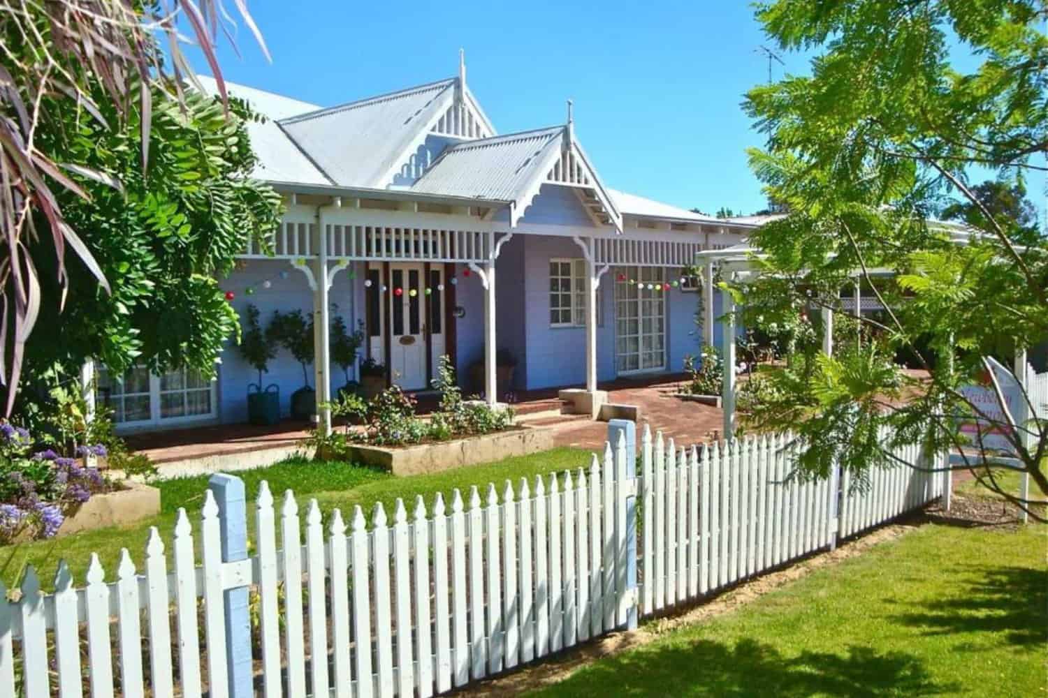 Outside view of Lanterns Retreat, luxury hotels Dunsborough